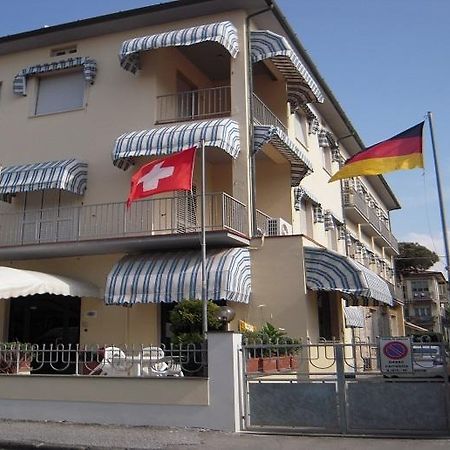 Hotel Perla Del Mare Lido di Camaiore Exterior foto