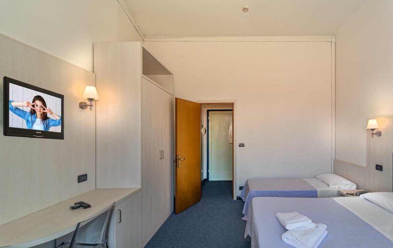 Hotel Perla Del Mare Lido di Camaiore Exterior foto