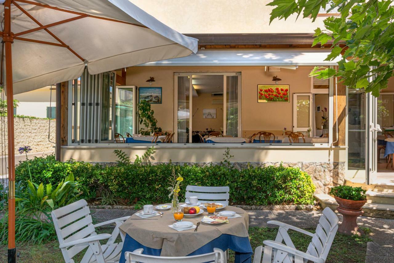 Hotel Perla Del Mare Lido di Camaiore Exterior foto